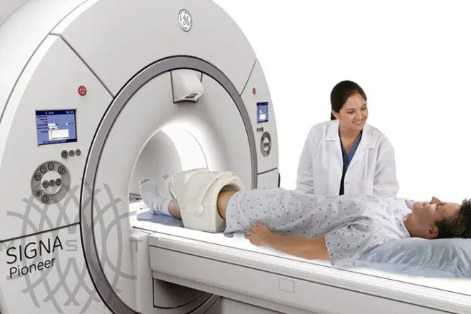 МРТ аппарат GE SIGNA Pioneer 3T